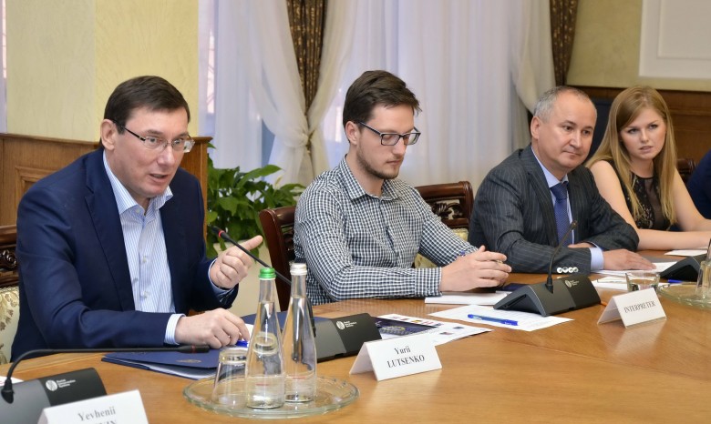 Генпрокурор провел встречу с руководителями диппредставительств по спецоперации Бабченко