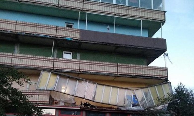 Под Киевом рухнул балкон в многоэтажке – соцсети (ФОТО)