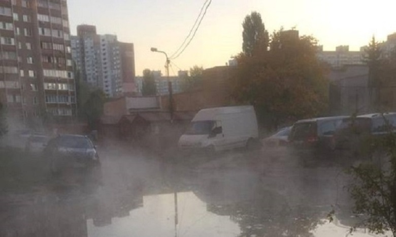 Первый день горячей воды в Киеве: трубы прорвало на Борщаговке и Теремках