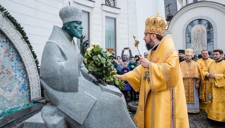 Глава новой украинской Церкви появился в панагиях Митрополита Владимира (Сабодана)