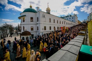 В Киево-Печерской лавре тысячи верующих прошли крестным ходом в честь Торжества Православия