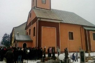 На Закарпатье активисты ПЦУ ворвались в дом священника УПЦ и пытались выгнать его