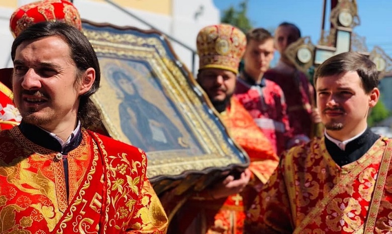 Тысячи верующих УПЦ отметили день перенесения мощей Анастасии Римляныни с Волыни в Житомир