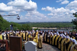 Верующие УПЦ со всех уголков Украины собрались на молебен на Владимирской горке