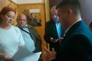 На Буковине активисты потребовали от главы Черновицкой ОГА «за 5 минут» перерегистрировать общины УПЦ в ПЦУ