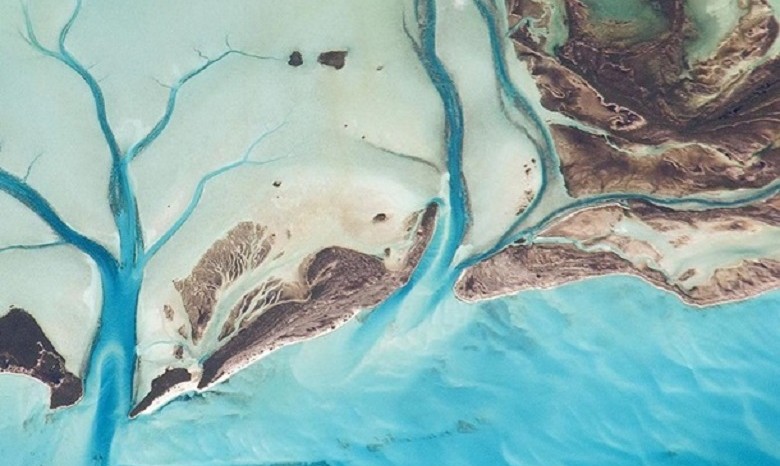 NASA показало захватывающие фото Багам из космоса