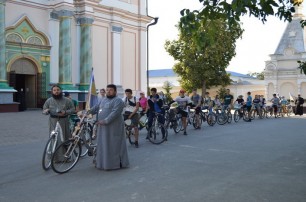 На Ровенщине верующие УПЦ организовали велопробег ко Дню Независимости Украины