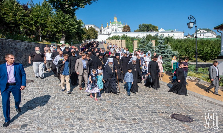 Будущие священники УПЦ молились у мощей преподобного Нестора Летописца перед началом нового учебного года