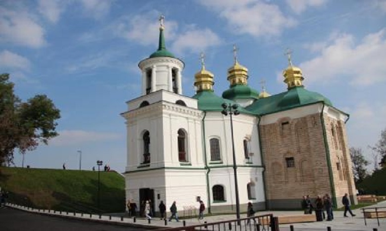 В Киеве до апреля закрыли церковь Спаса на Берестове