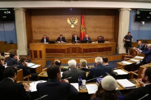 Епископский совет Черногории отлучил принявших антицерковный закон политиков от Церкви