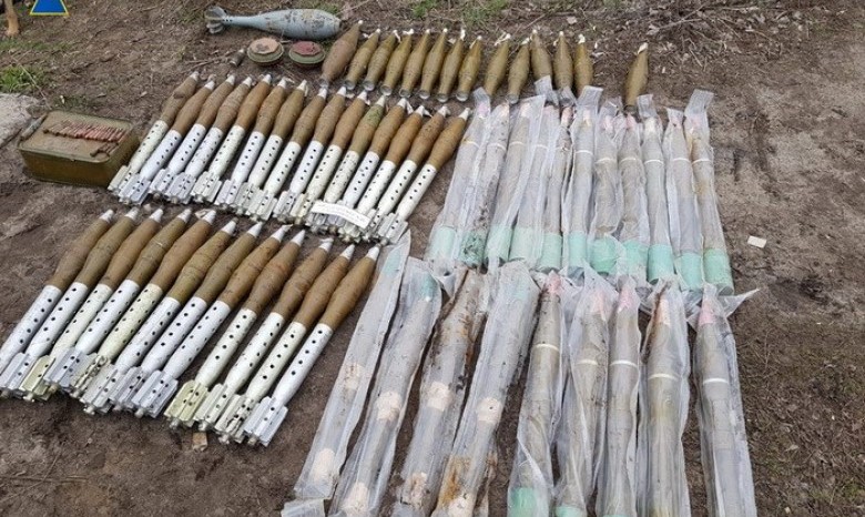 На Луганщине обнаружили тайники с арсеналом гранатометных выстрелов и огнеметом