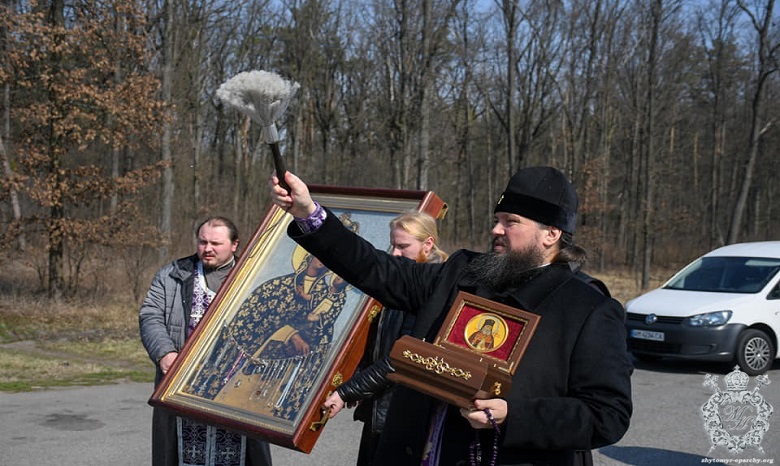 В Украине состоялись крестные ходы УПЦ со святынями и молитвами о прекращении коронавируса