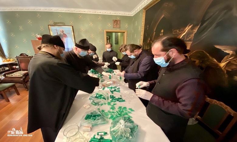 В Одессе монахи УПЦ изготовляют антисептики