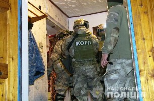 Мужчина устроил стрельбу и ранил 4 спецназовцев в Шаргороде