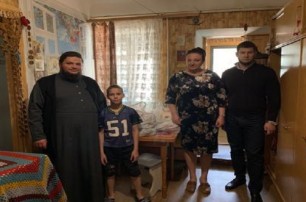 На Херсонщине священнослужители УПЦ передали материальную помощь многодетным семьям