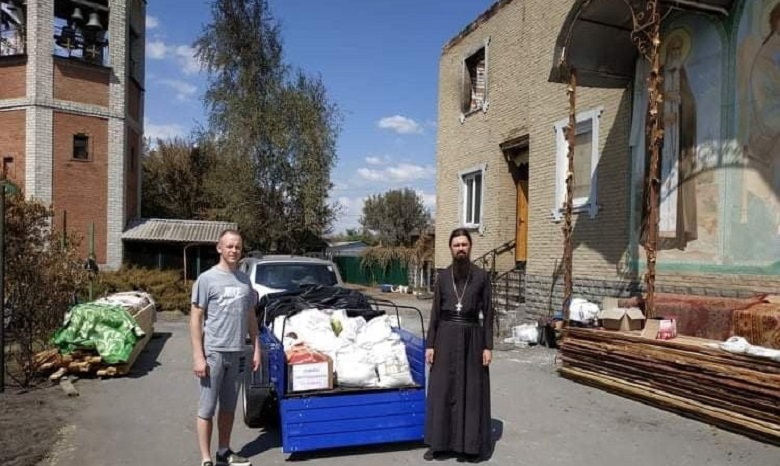 На Луганщине УПЦ передала продукты и материальную помощь пострадавшим от пожара