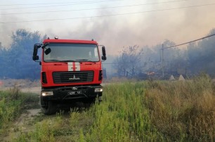 Пожар в прифронтовой зоне распространился на Новоайдарский район