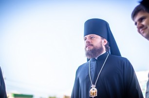 Епископ УПЦ назвал стояние под ВР возможностью исповедать свою веру