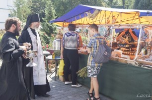 В Киево-Печерской лавре до 22 августа проходит православная ярмарка «Медовый спас»
