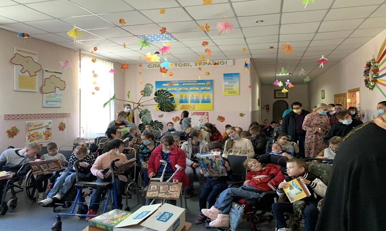 Cоциальный отдел УПЦ провел благотворительную акцию для детей-сирот в День усыновления