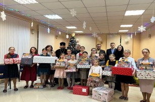 В епархиях УПЦ передали Рождественские подарки пациентам больниц, сиротам и нуждающимся