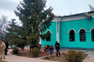 В Чернигове восстанавливают поврежденный от обстрелов храм УПЦ