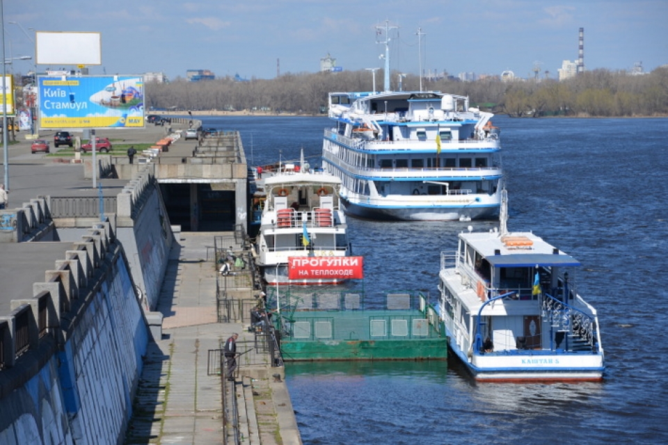С 1 мая в Киеве по Днепру начнут ходить прогулочные катера