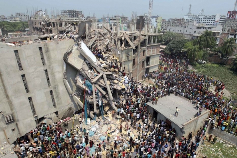 80 человек погибли при обрушении здания в Бангладеш