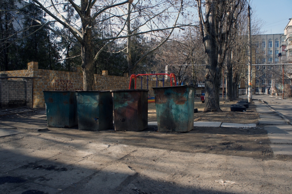 В Киеве бомжи нашли в мусорном баке мертвого ребенка