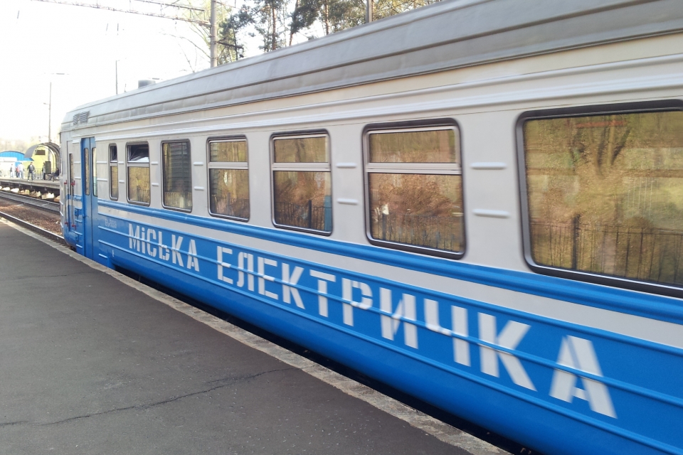 Поездам горэлектрички в Киеве провели "ребрендинг", убрав символику Евро-2012
