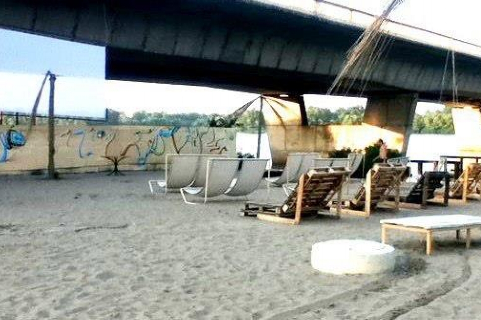 В киевском парке Дружбы народов откроют кинотеатр на пляже