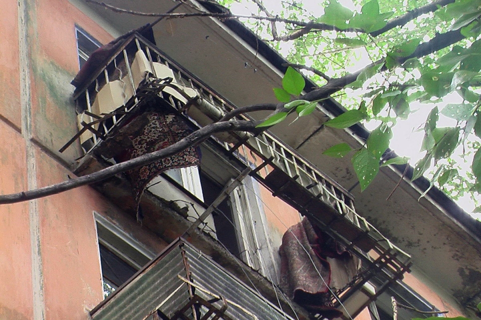 В Харькове рухнул балкон с двумя пенсионерками