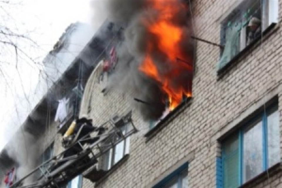 После пожара в киевском общежитии девушка попала в реанимацию