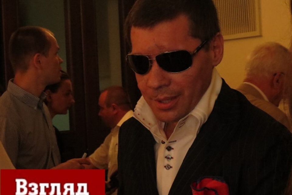 ФОТО: Пабат пришел в Киевсовет в черных очках и роскошном костюме