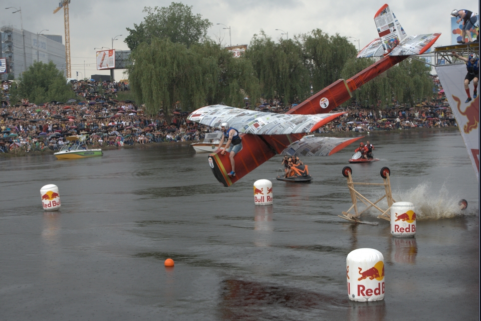 ФОТО: Команда «Взглядолета» на Red Bull Flugtag в Киеве