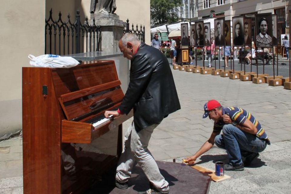 Во Львове открывается уличное пианино