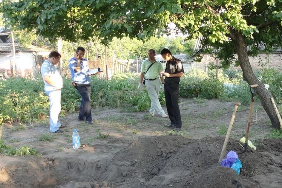 Во дворе хулигана из Херсонской области нашли два трупа