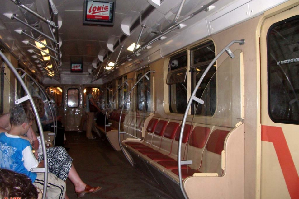 Машинист метро сам исправил поезд, из-за которого остановилась «зеленая» ветка