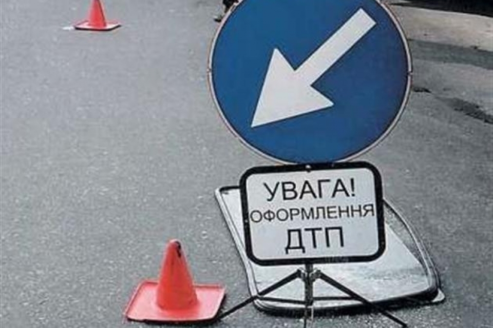 В Киеве на Петровке столкнулись два легковых автомобиля