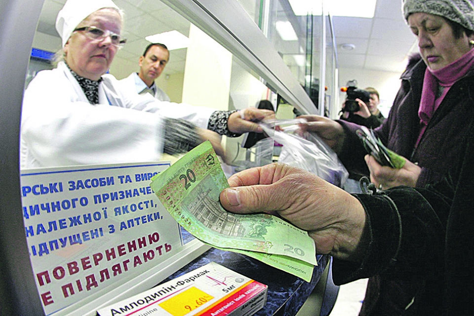 В аптеках украинцам подсовывают дорогие и неэффективные средства