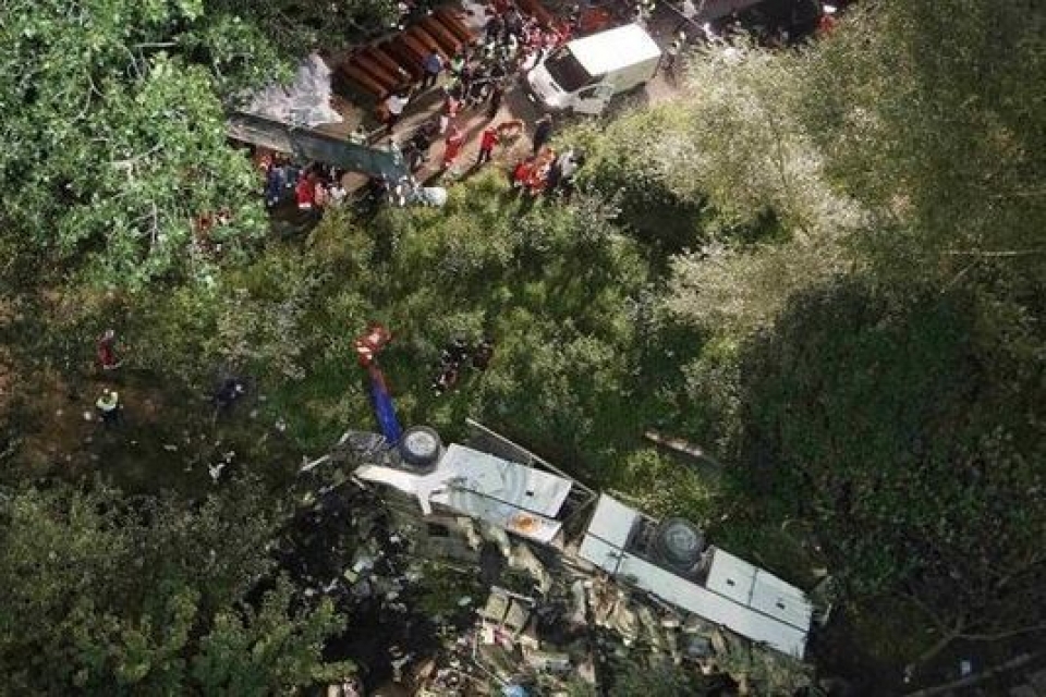В Италии автобус с паломниками сорвался с обрыва. Погибли 38 человек