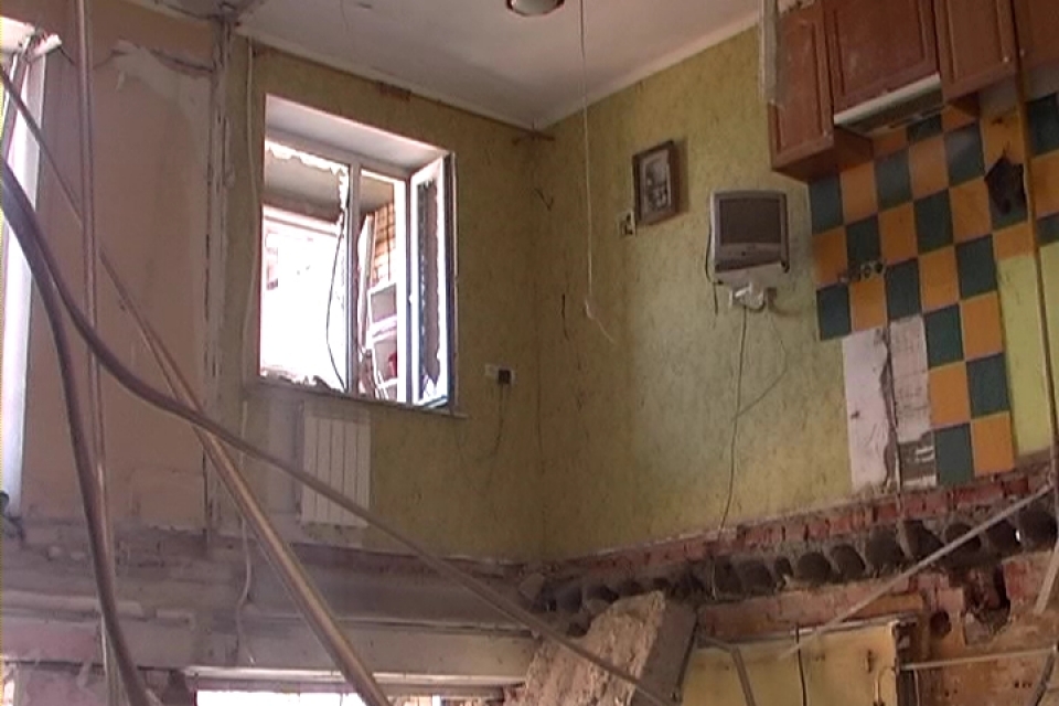 Последствия взрыва в луганской многоэтажке