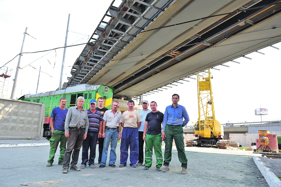 Строители ж/д моста в Киеве выйдут на рельсы