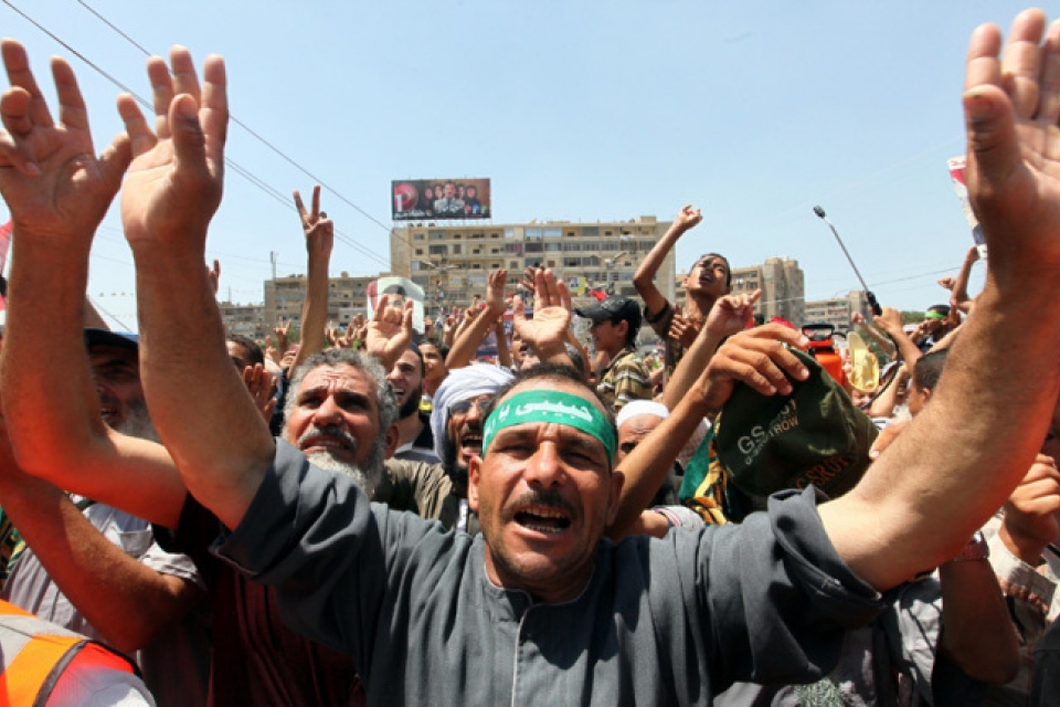 В Египте полицейские осаждают мечеть, где забаррикадировались «братья-мусульмане»