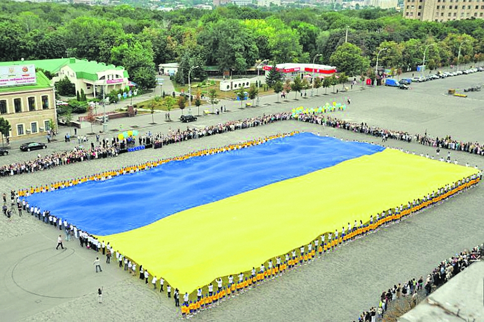 Самый большой флаг страны хранится в Харькове