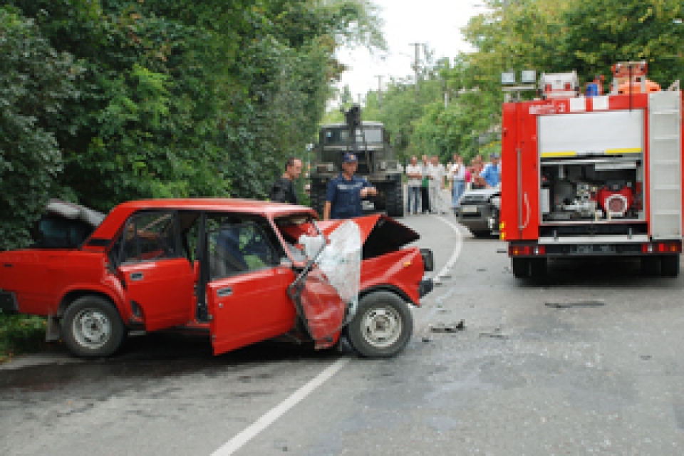 На Львовщине 2 грузовика столкнулись с «пятеркой»: 5 человек погибло