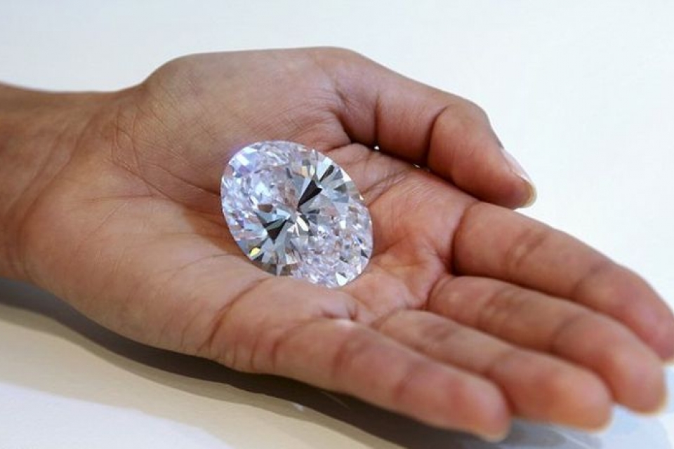 На аукцион выставлены два крупнейших в мире бриллианта