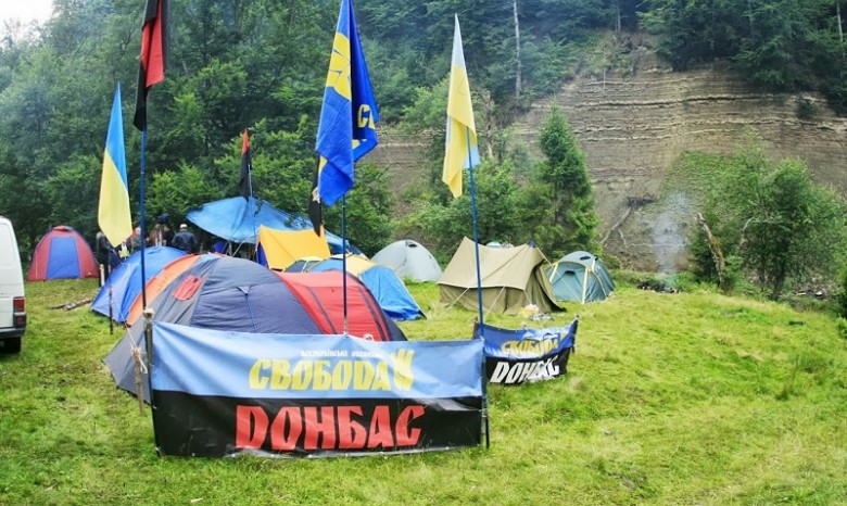 «Свобода» в своих лагерях за лето обучила сотни националистов