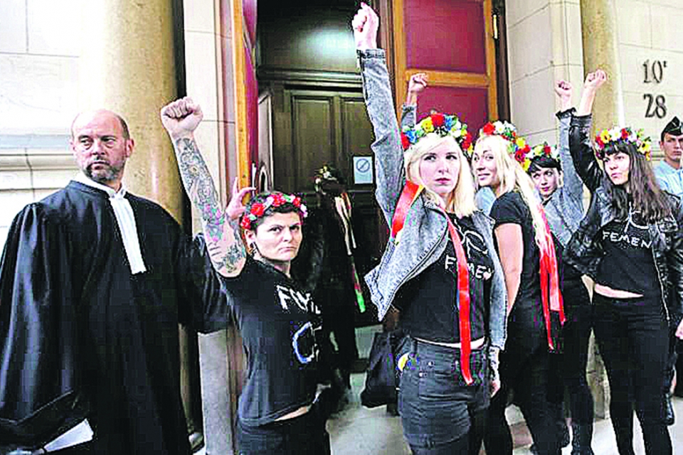 Во Франции FEMEN грозит пять лет тюрьмы