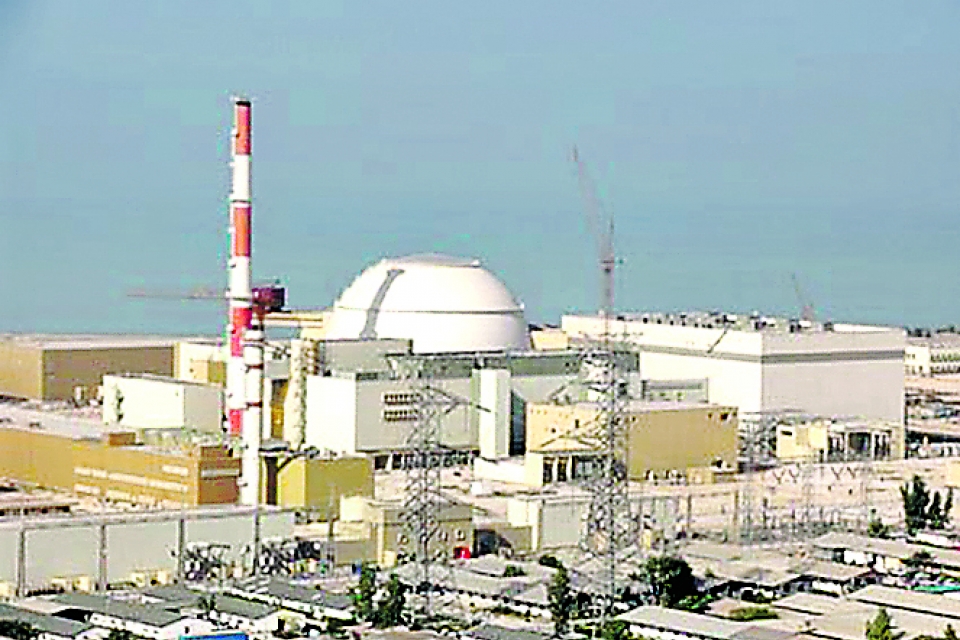 Тегеран принимает у России первый атомный реактор